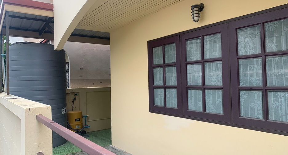Casa adosada en alquiler de 4 habitaciones en Bang Na, Bangkok