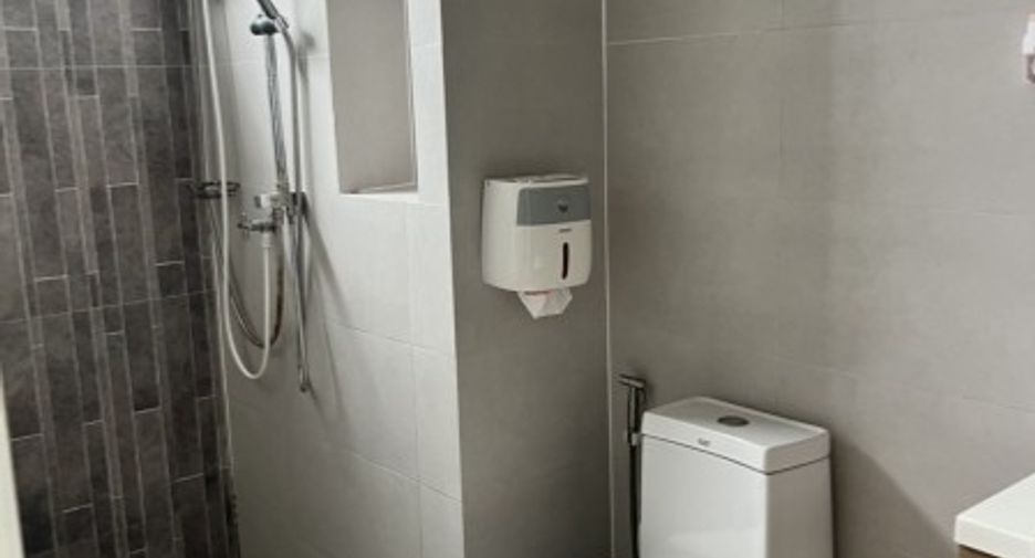 Аренда 4 спальни таунхаус в Хуаи Кхщанг, Бангкок