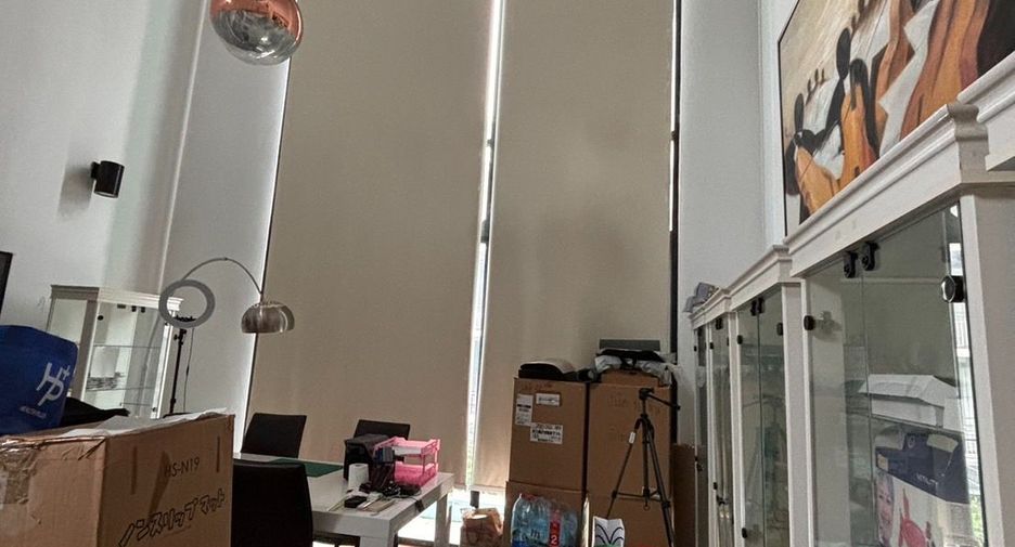 For rent 5 bedrooms townhouse in Watthana, Bangkok