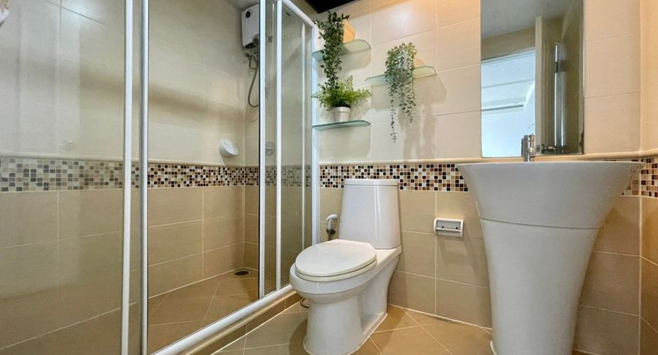 Condo en alquiler de 2 habitaciones en Phra Khanong, Bangkok