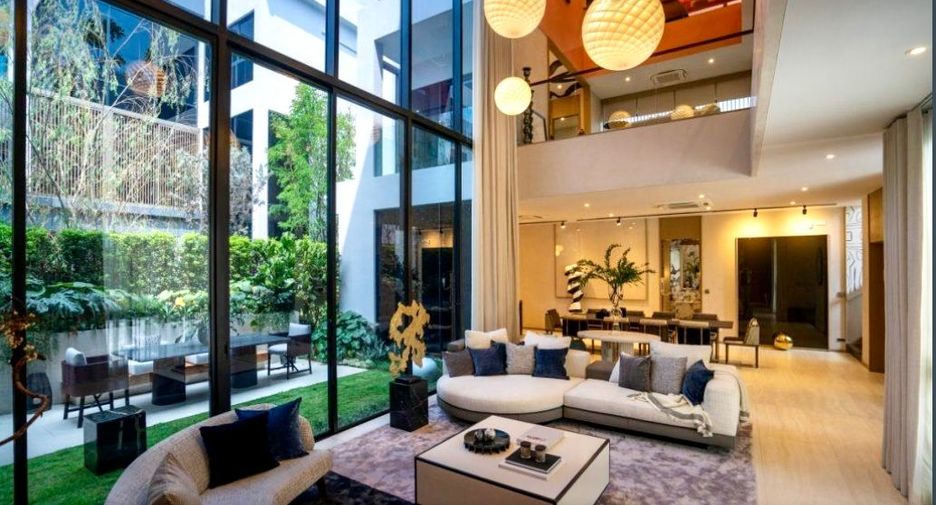 For sale 4 bedrooms house in Bang Kapi, Bangkok