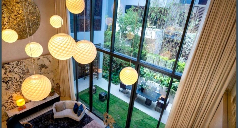 For sale 4 bedrooms house in Bang Kapi, Bangkok