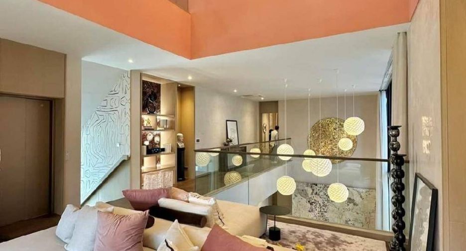 For sale 4 bedrooms house in Bang Kapi, Bangkok