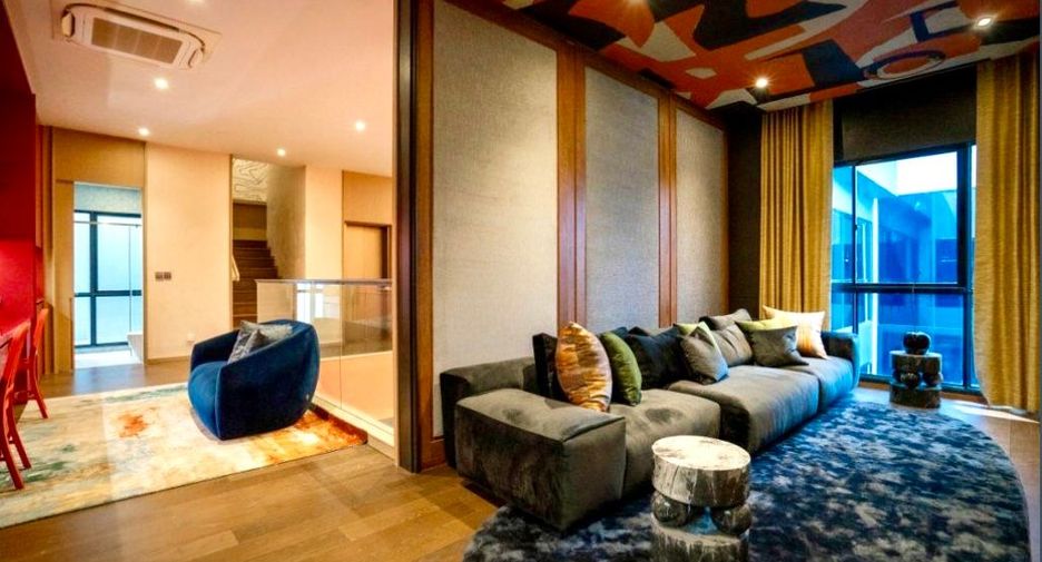 For sale 4 bedrooms house in Bang Kapi, Bangkok