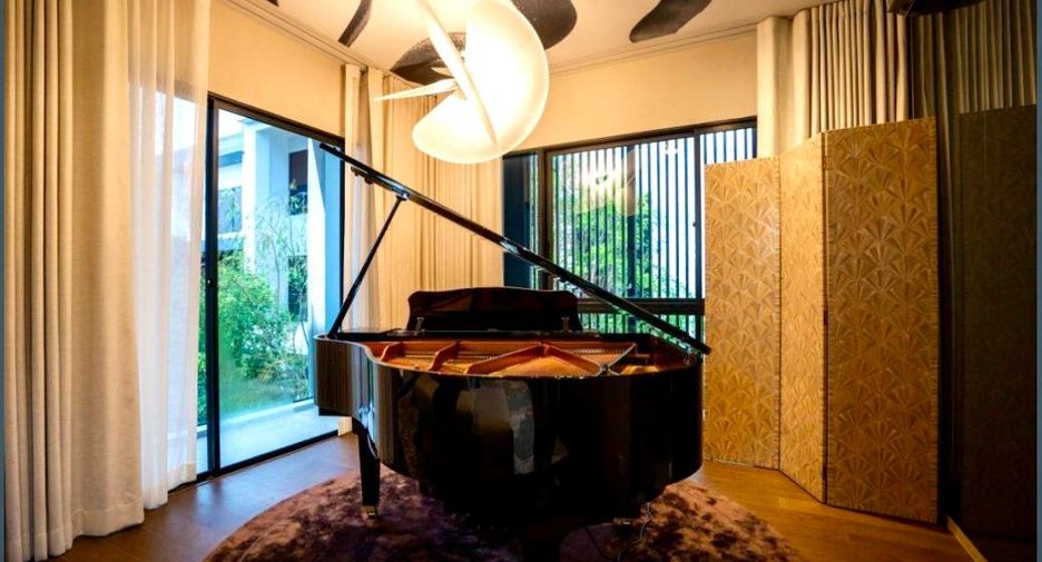 For sale 4 bedrooms house in Bang Kapi, Bangkok