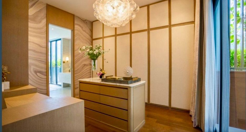 For sale 4 bedrooms house in Bang Kapi, Bangkok