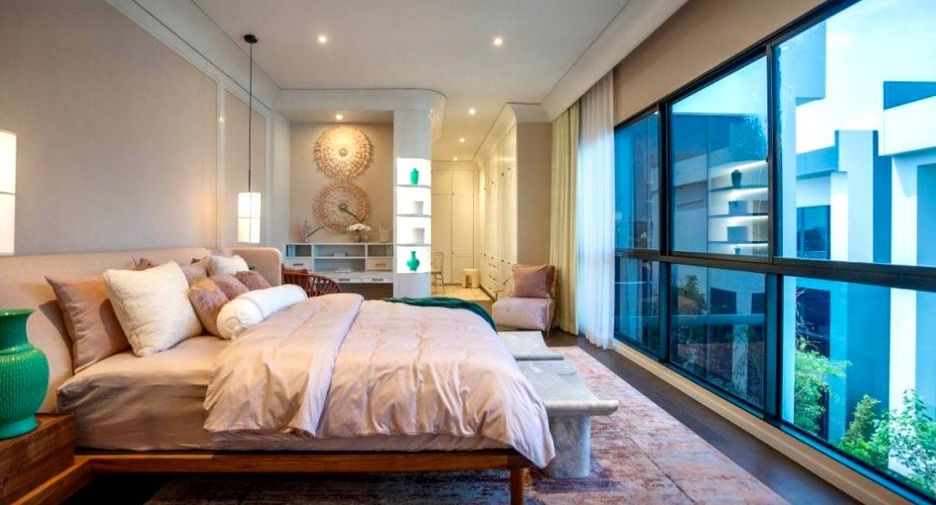 For sale 4 bedrooms house in Bang Kapi, Bangkok