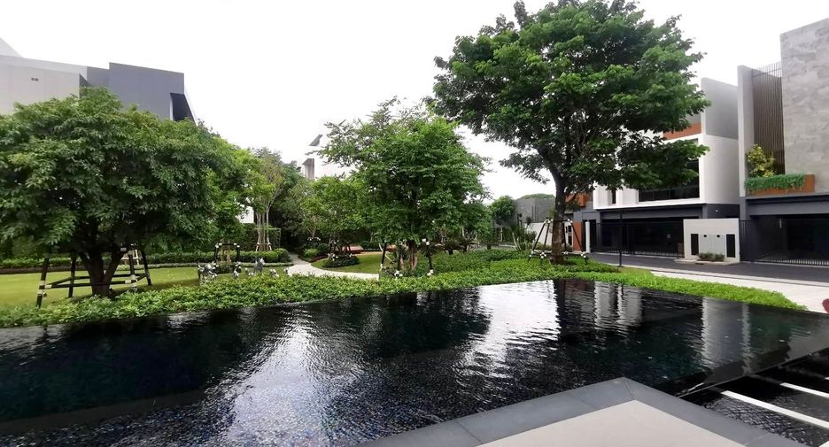 For sale 4 bedrooms house in Bang Kapi, Bangkok