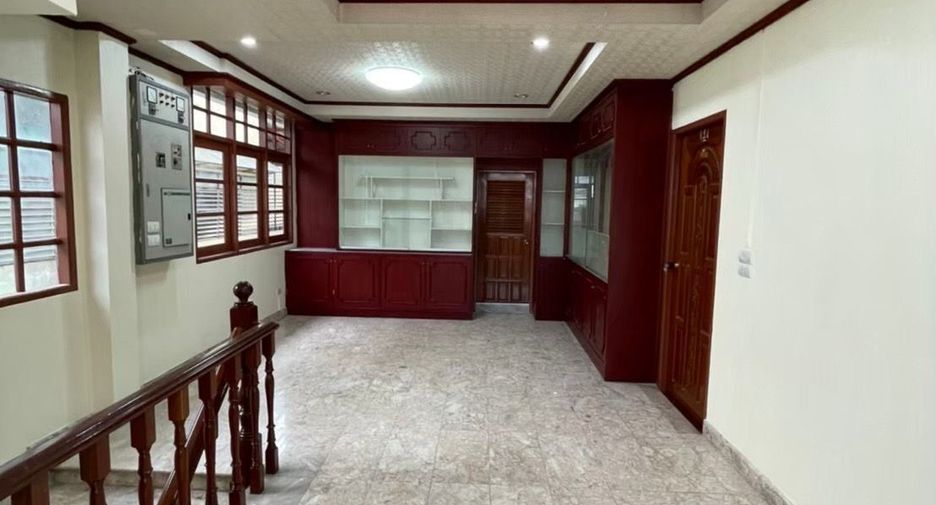 出租 3 卧室 独立屋 在 Khlong San, 曼谷