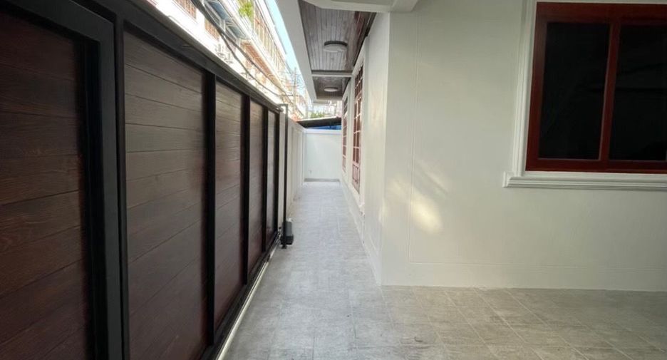 出租 3 卧室 独立屋 在 Khlong San, 曼谷