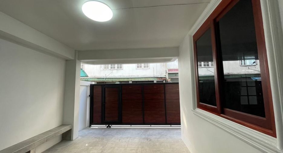 出租 3 卧室 独立屋 在 Khlong San, 曼谷