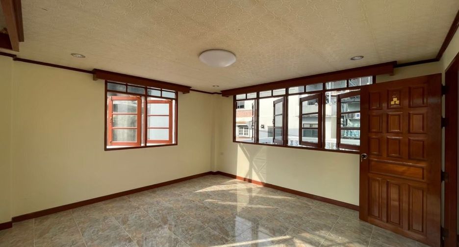 出租 3 卧室 独立屋 在 Khlong San, 曼谷