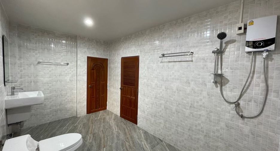出租 3 卧室 独立屋 在 Khlong San, 曼谷