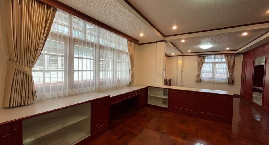 出租 3 卧室 独立屋 在 Khlong San, 曼谷