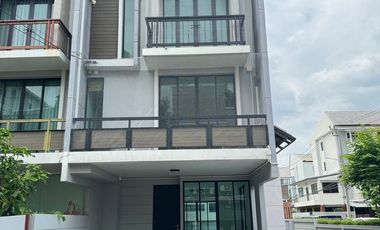 For rent 3 ベッドルーム townhouse in Suan Luang, Bangkok