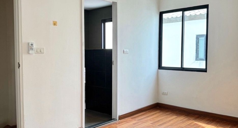 For rent 3 ベッドルーム townhouse in Suan Luang, Bangkok