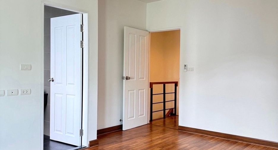 For rent 3 ベッドルーム townhouse in Suan Luang, Bangkok