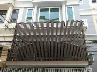 出租 4 卧室 联排别墅 在 Khlong Toei, 曼谷