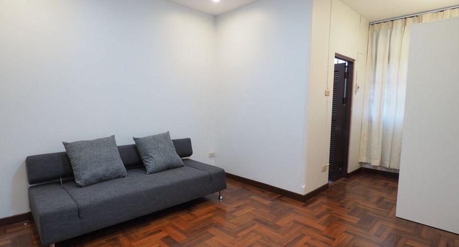 ให้เช่า 4 ห้องนอน ทาวน์เฮ้าส์ ใน วัฒนา, กรุงเทพฯ