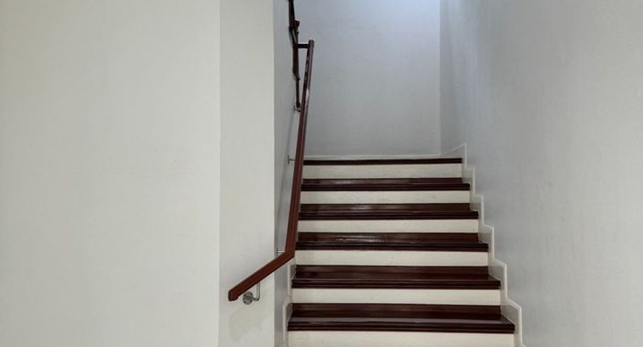 For rent 10 bedrooms house in Pak Kret, Nonthaburi