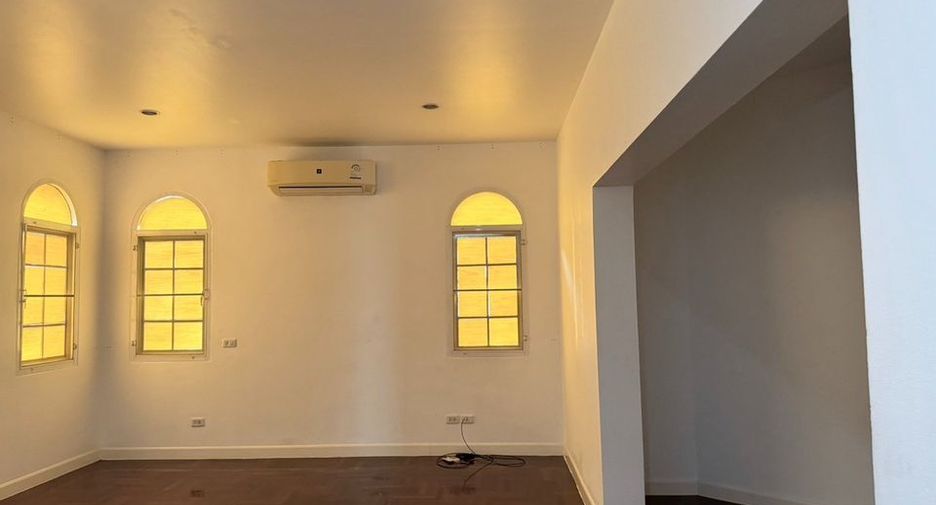 For rent 10 bedrooms house in Pak Kret, Nonthaburi