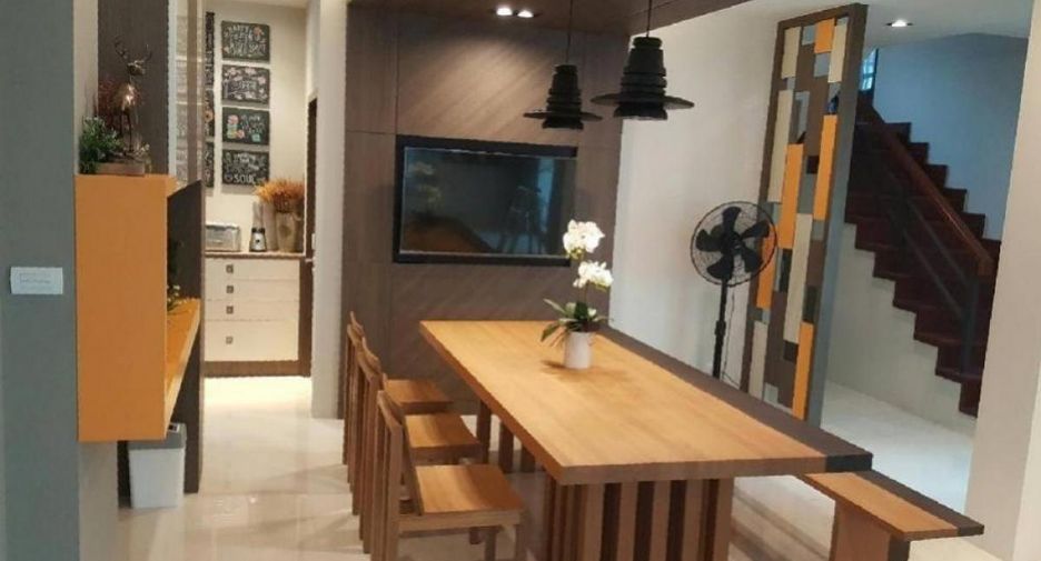For rent 4 bedrooms house in Bang Kapi, Bangkok