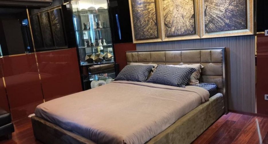 For rent 4 bedrooms house in Bang Kapi, Bangkok