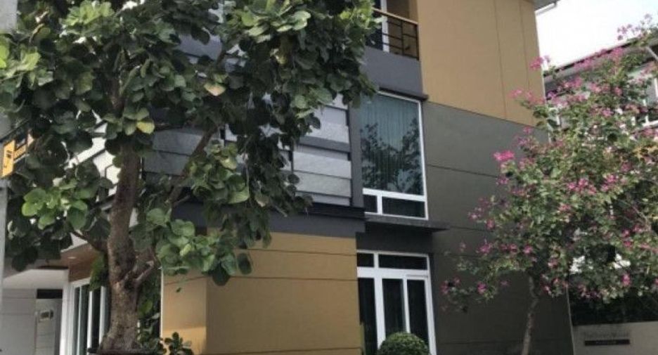 For rent 4 bedrooms house in Bang Kapi, Bangkok