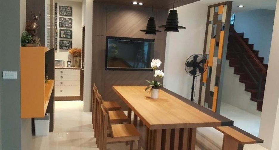 For rent 4 bedrooms house in Bang Kapi, Bangkok