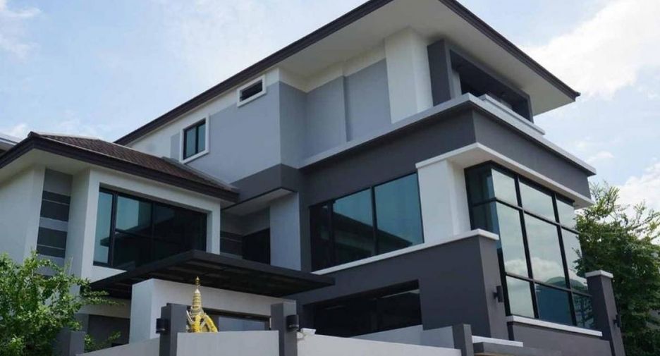 For rent 4 bedrooms house in Bang Kapi, Bangkok