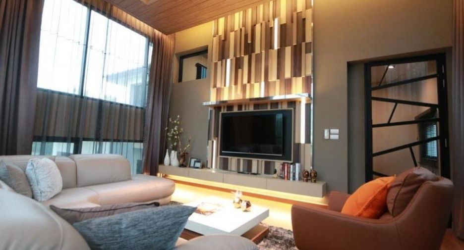 For rent 4 bedrooms house in Bang Kapi, Bangkok