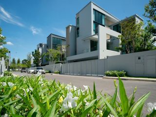 For rent 4 bed condo in Saphan Sung, Bangkok