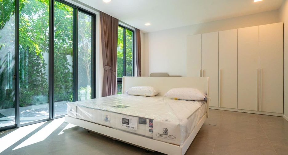 For rent 4 bedrooms condo in Saphan Sung, Bangkok