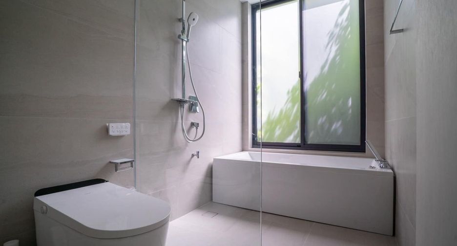 For rent 4 bedrooms condo in Saphan Sung, Bangkok