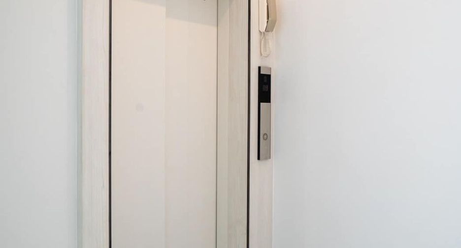 For rent 4 bedrooms condo in Saphan Sung, Bangkok