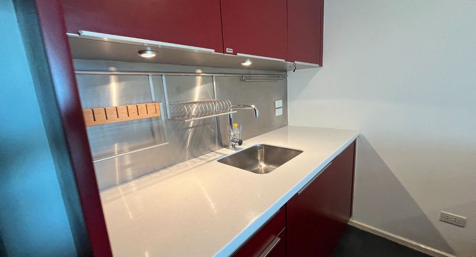 Condo en alquiler y en venta de 2 habitaciones en Khlong Toei, Bangkok