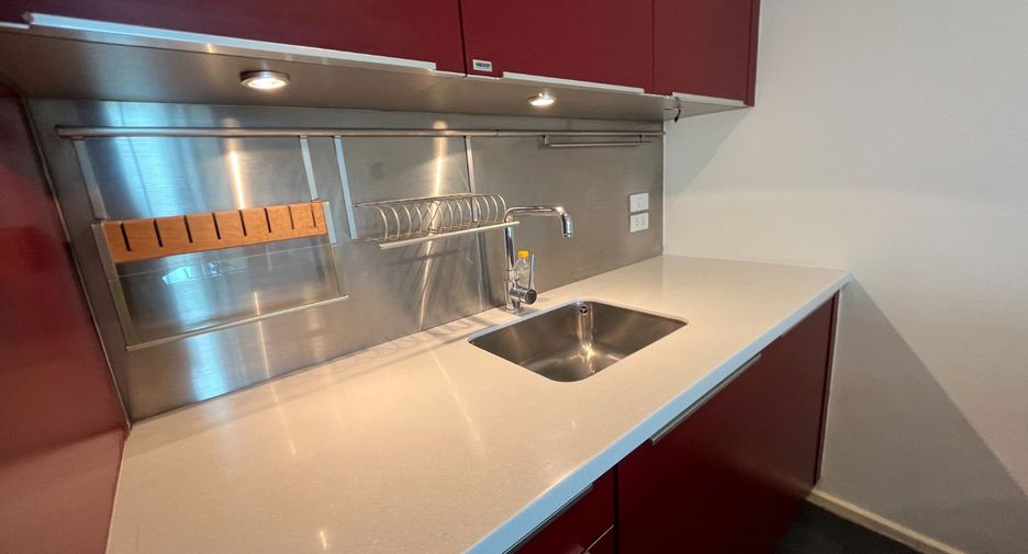 Condo en alquiler y en venta de 2 habitaciones en Khlong Toei, Bangkok