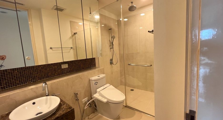 Condo en alquiler y en venta de 2 habitaciones en Khlong Toei, Bangkok