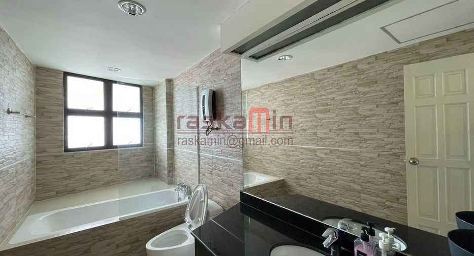 For rent 4 bedrooms condo in Bang Lamung, Chonburi