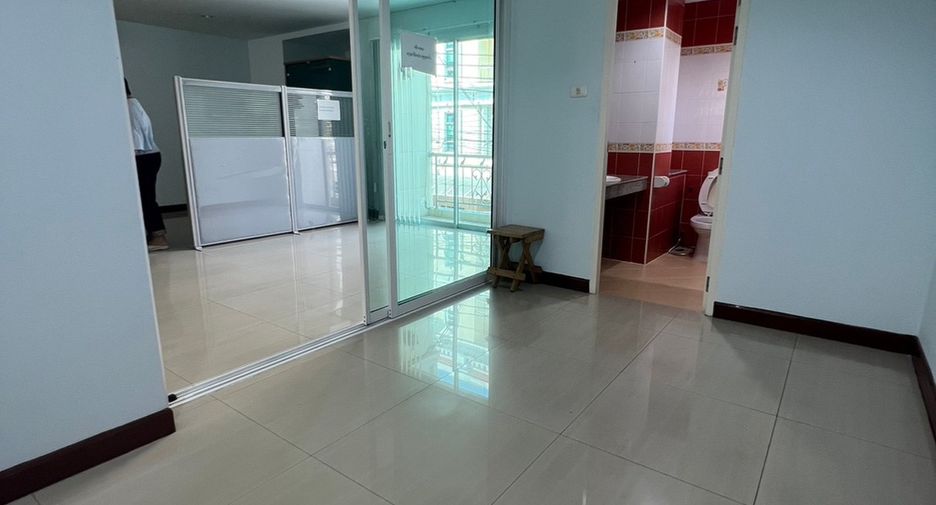 出租 6 卧室 独立屋 在 Lat Phrao, 曼谷
