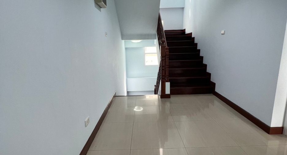 出租 6 卧室 独立屋 在 Lat Phrao, 曼谷