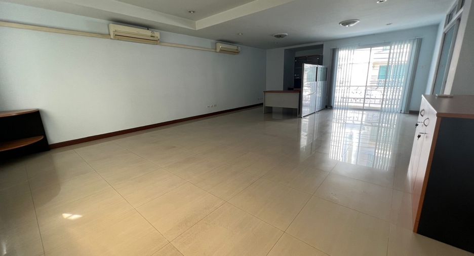 出租 6 卧室 独立屋 在 Lat Phrao, 曼谷