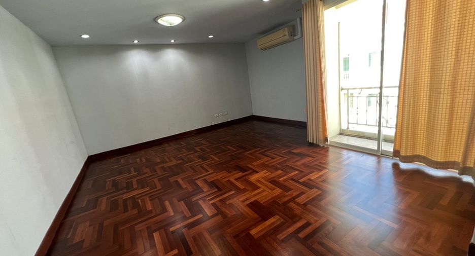 出租 6 卧室 独立屋 在 Lat Phrao, 曼谷