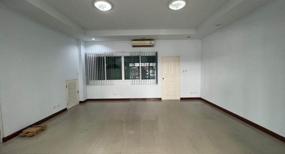 出租 6 卧室 独立屋 在 Lat Phrao, 曼谷