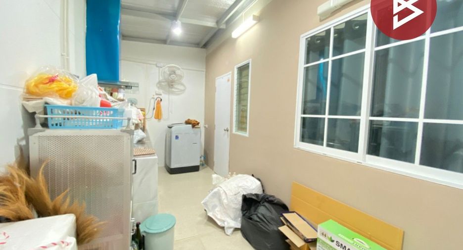 For sale 4 bedrooms townhouse in Mueang Samut Sakhon, Samut Sakhon