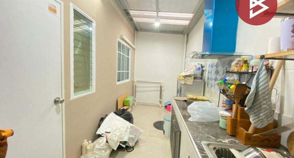For sale 4 bedrooms townhouse in Mueang Samut Sakhon, Samut Sakhon