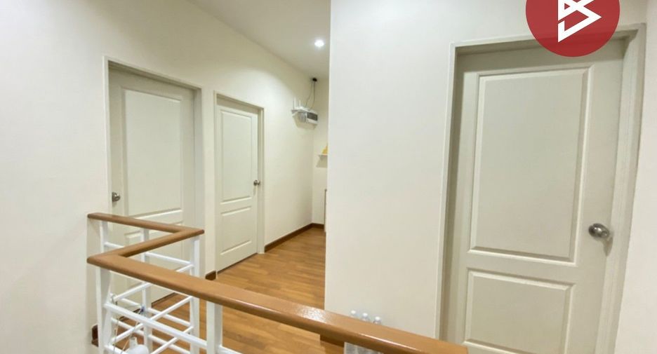 For sale 4 bedrooms townhouse in Mueang Samut Sakhon, Samut Sakhon