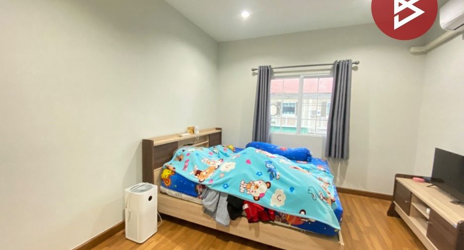 For sale 4 bedrooms townhouse in Mueang Samut Sakhon, Samut Sakhon