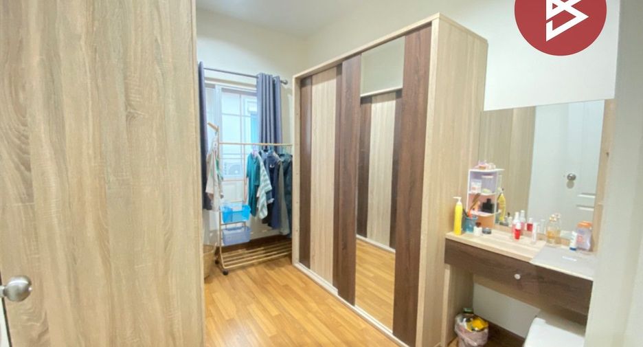 For sale 4 bedrooms townhouse in Mueang Samut Sakhon, Samut Sakhon