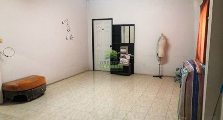For sale 2 bedrooms retail Space in Kanchanadit, Surat Thani